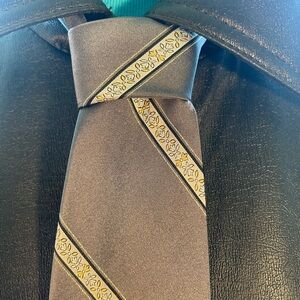 Brioni Silk Tie Elegant Gray and Gold Patterned Tie